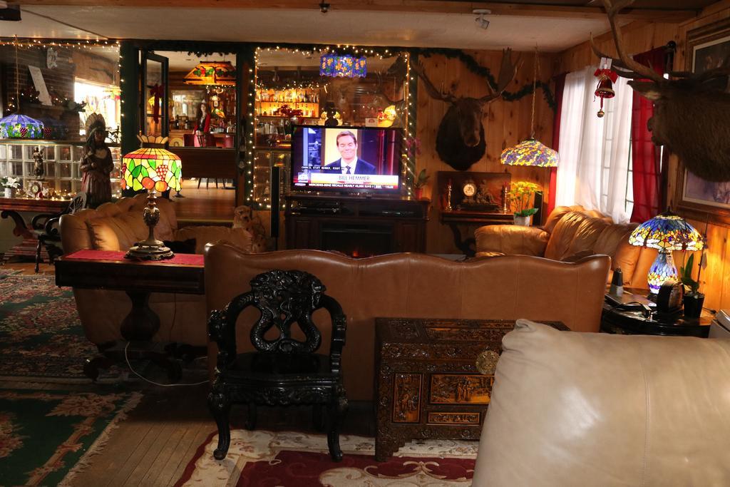 Colonial Inn Pine Hill Екстериор снимка
