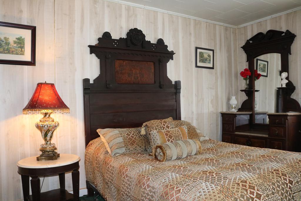 Colonial Inn Pine Hill Екстериор снимка